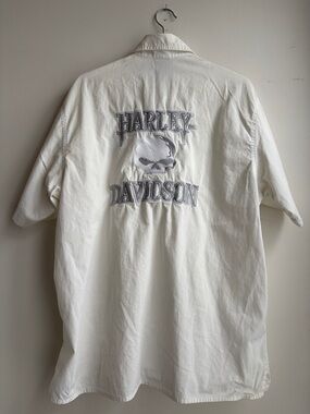 Harley-Davidson White Short Sleeve Button Shirt with Gray Skull Embroidery